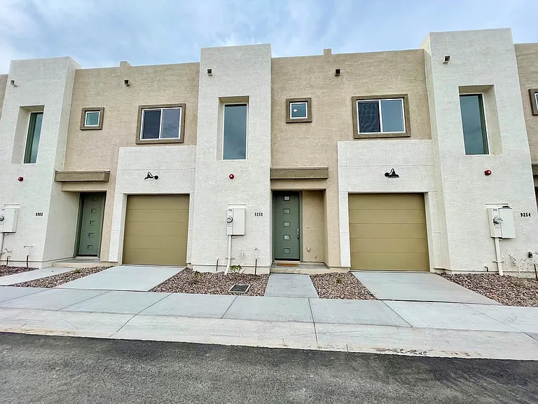11 E Dobbins Rd — Photo 11