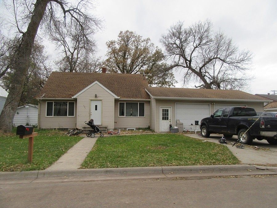 1st image of 304 1st St SE