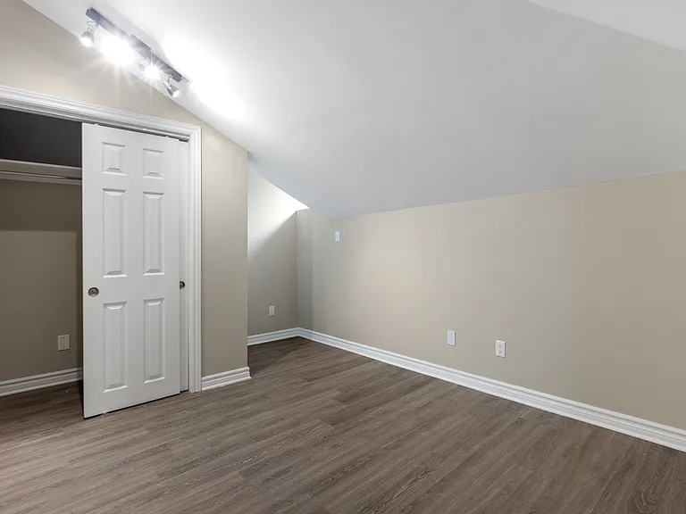 447 Green Ave — Photo 26