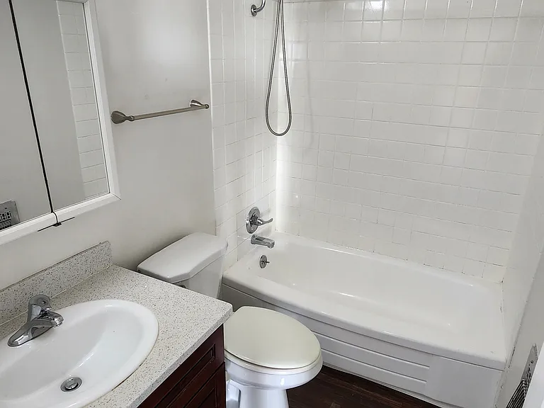 587 Burnett Ave #6 — Photo 8