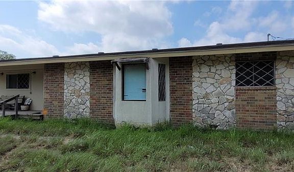 4th image of 311 E County Road 2180