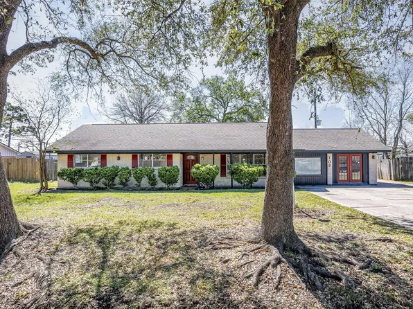 109 Staples Dr, Baytown, TX 77523