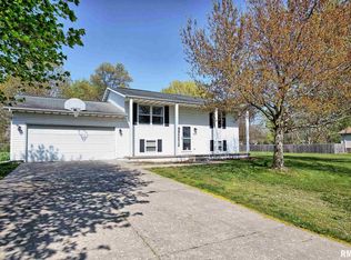 1009 S Washington St, Manito, IL 61546