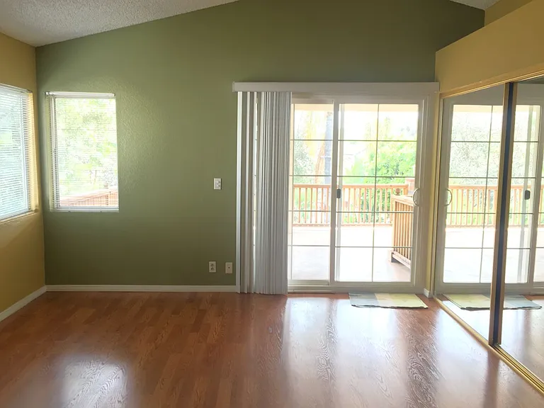 1349 Crestmont Dr — Photo 14