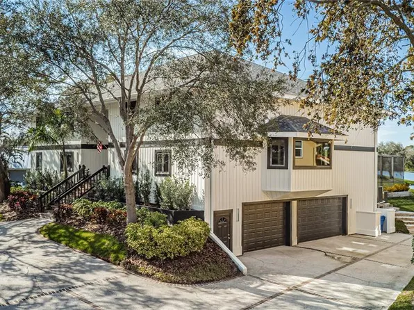 801 Apalachee Dr NE, Saint Petersburg, FL 33702