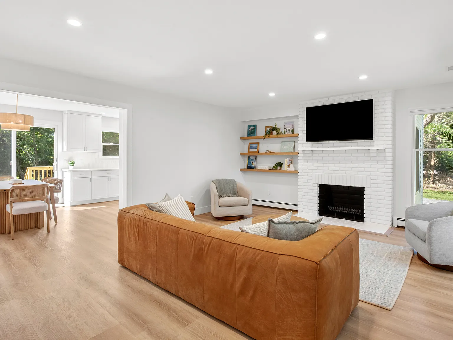 Coastal Hamptons Style Westhampton Beach Village Rental — Photo 3