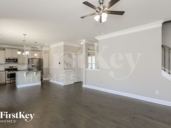 3rd image of 3928 Lake Breeze Dr