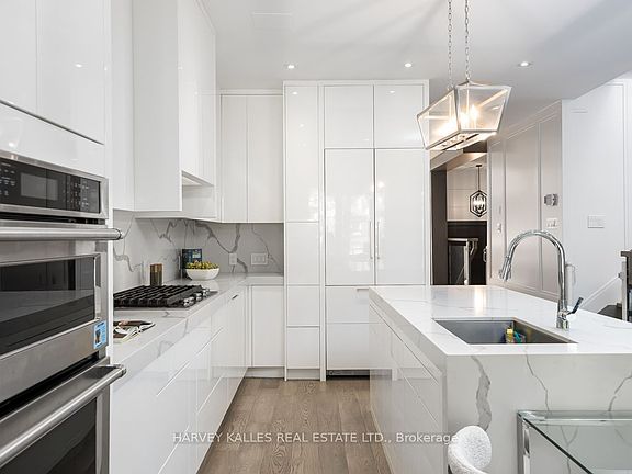 4th image of 326 Saint Clements Ave