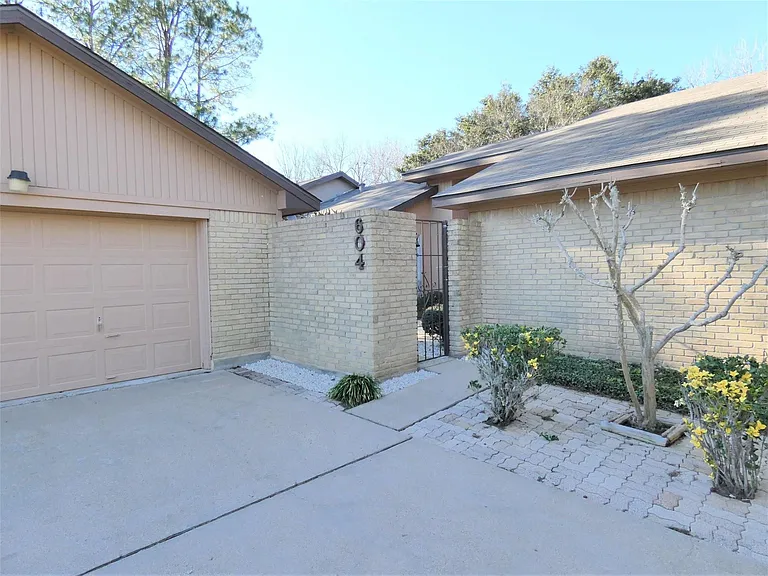 604 Golfview Dr — Photo 18
