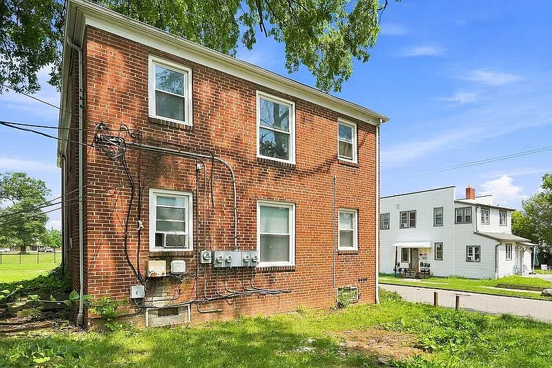 1 bed, 1.0 bath, $1,100 — Photo 2