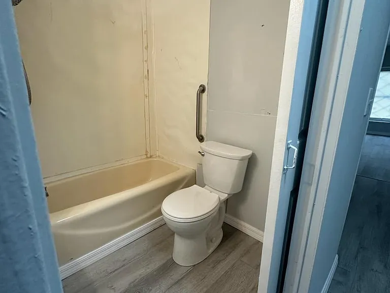 1045 Hickory Ln #8 — Photo 13