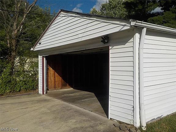 4th image of 5577 Waterbury Ave