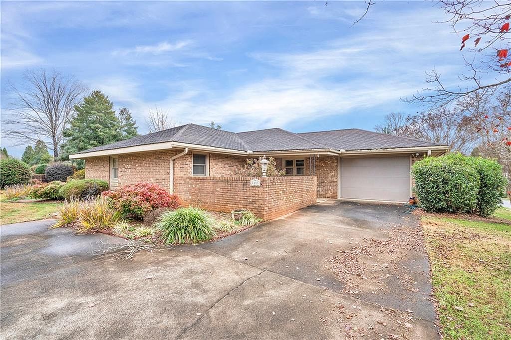 1005 Keystone Ln Clemson Sc 29631 Mls 20234683 Zillow