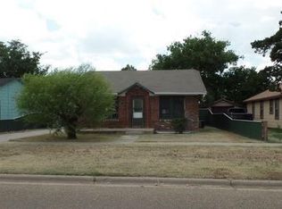 1209 Oakland St, Plainview, TX 79072