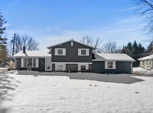 935 W Gump Rd, Fort Wayne, IN 46845