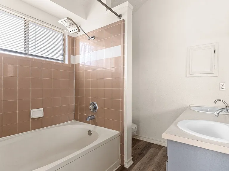 2702 Hemlock Dr — Photo 7