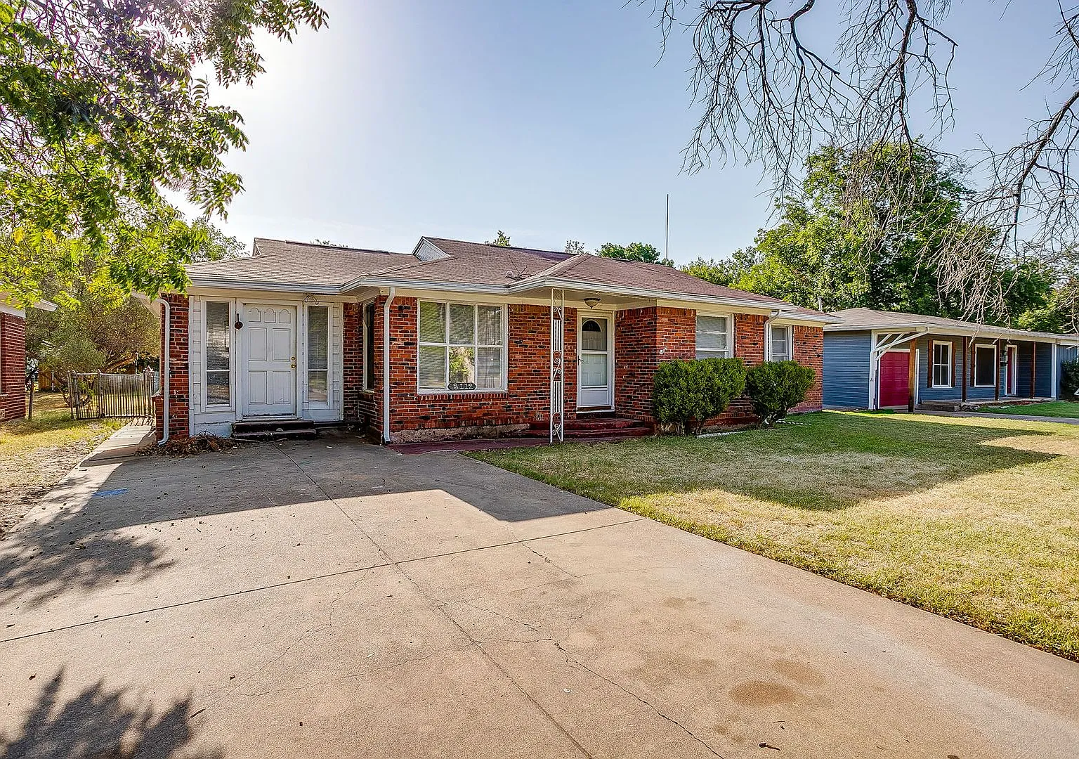 Ready for New Tenants- 4 Bed, 1 Bath Home in Richland Hills, Large Backyard, Birdville ISD- 76118 — Photo 2