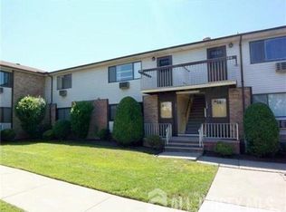 1212 Cricket Ln, Woodbridge, NJ 07095