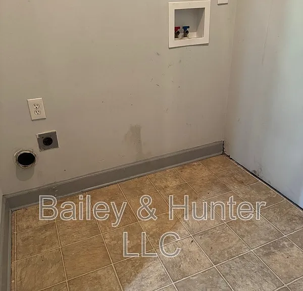 3365 Regent Pl SW — Photo 32