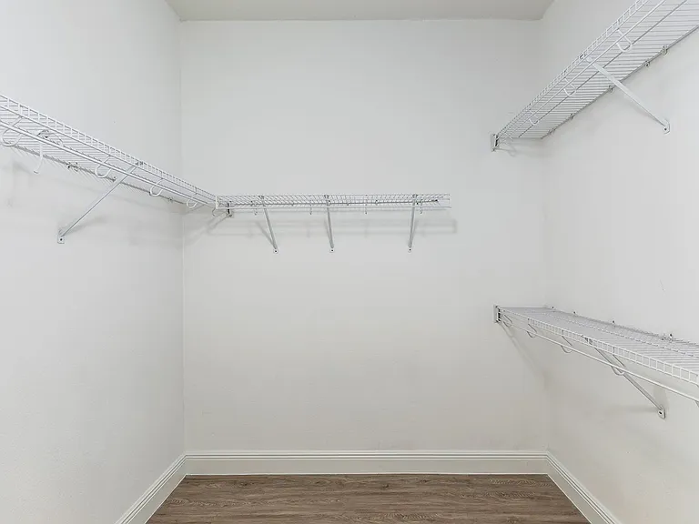 1585 Cherry Ridge Dr — Photo 18