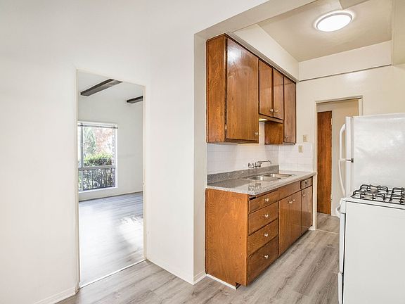 5th image of 129 S Canon Dr APT 2