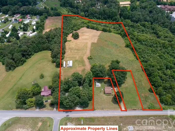 412 McMurray Rd, Flat Rock, NC 28731