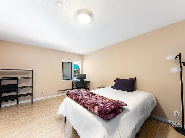 320 Peninsula Ave #120A — Photo 8
