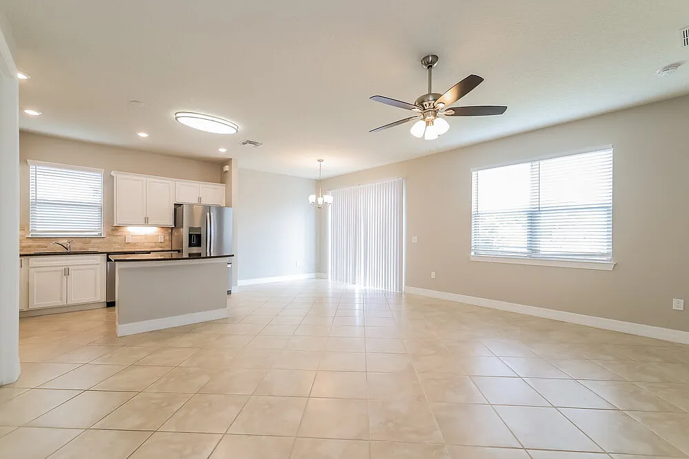 3 bed, 2.0 bath, 1341 sqft, $2,215 — Photo 3