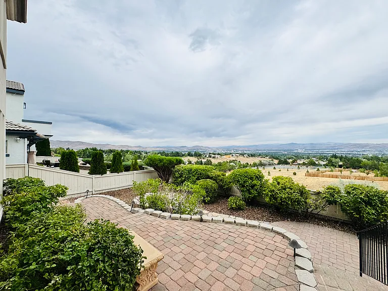 4690 Aberfeldy Rd — Photo 36