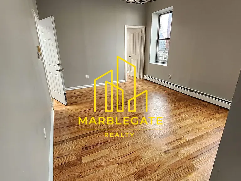 136 S 7th St #33R — Photo 2