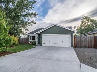 7467 Division Rd, White City, OR 97503