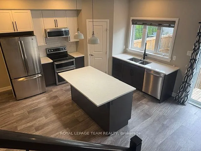 58 Vimy Ridge Cres — Photo 6