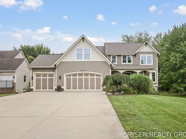 7931 Meadowood Dr, Hudsonville, MI 49426