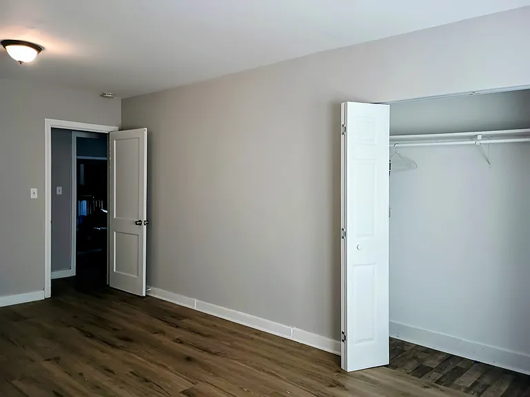 509 Burbank St — Photo 5