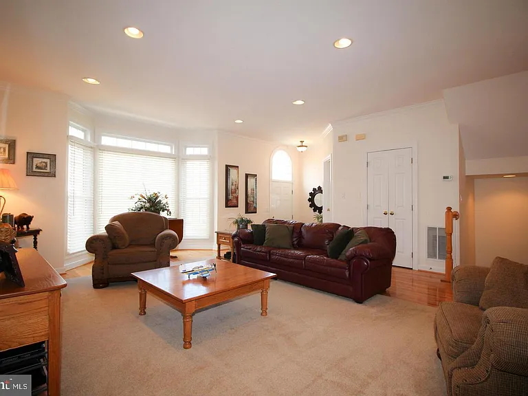 4553 Fair Valley Dr — Photo 4