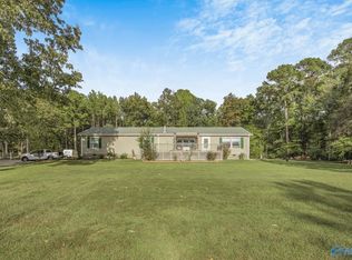536 Dry Creek Cove Rd, Laceys Spring, AL 35754