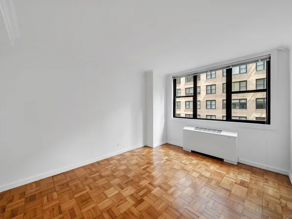 315 West 57th Street image 10 of 28