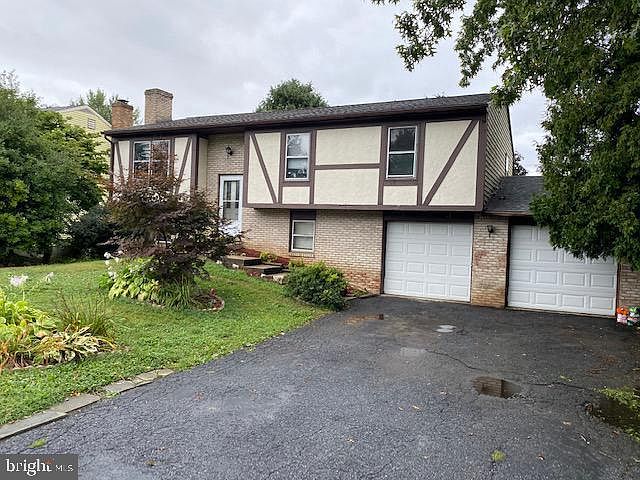 1st image of 423 Amesbury Rd
