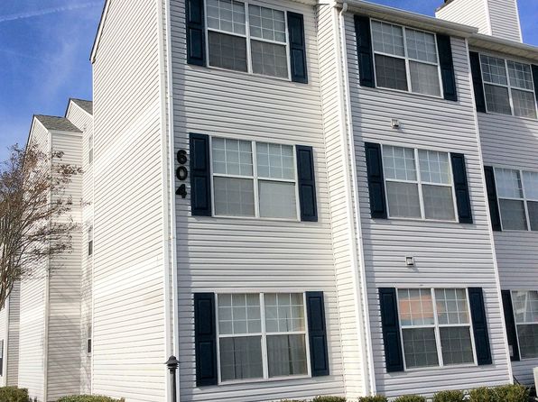 604 Shoreham Ct APT 204