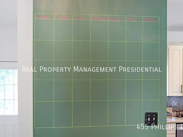 455 Phillips Ln — Photo 10
