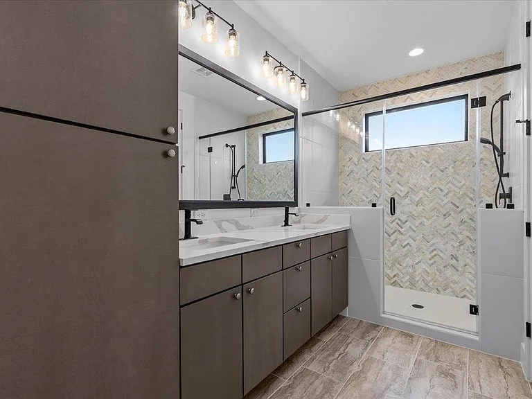 315 Holton Dr #201 — Photo 10