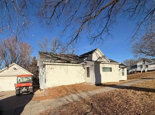 617 8th St, Wisner, NE 68791