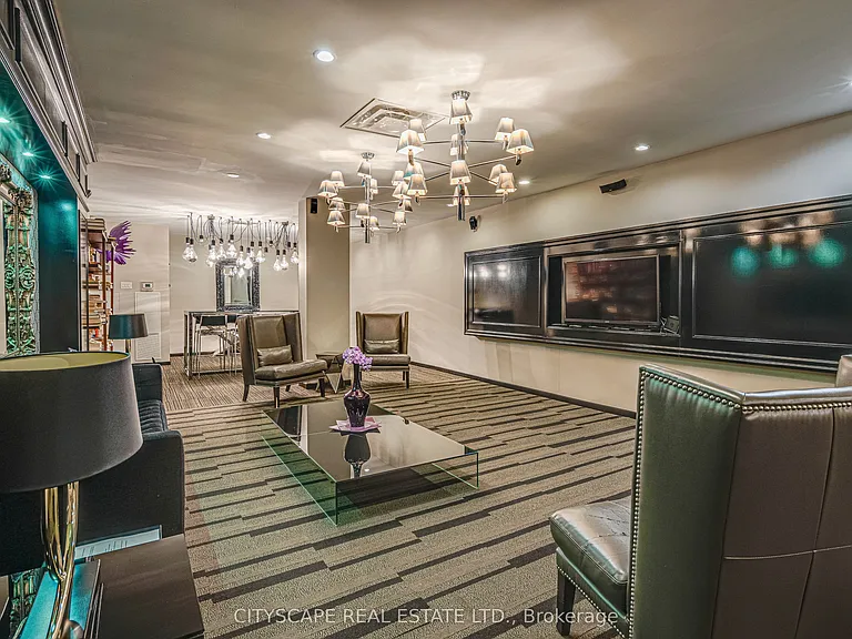 510 King St E #313 — Photo 36