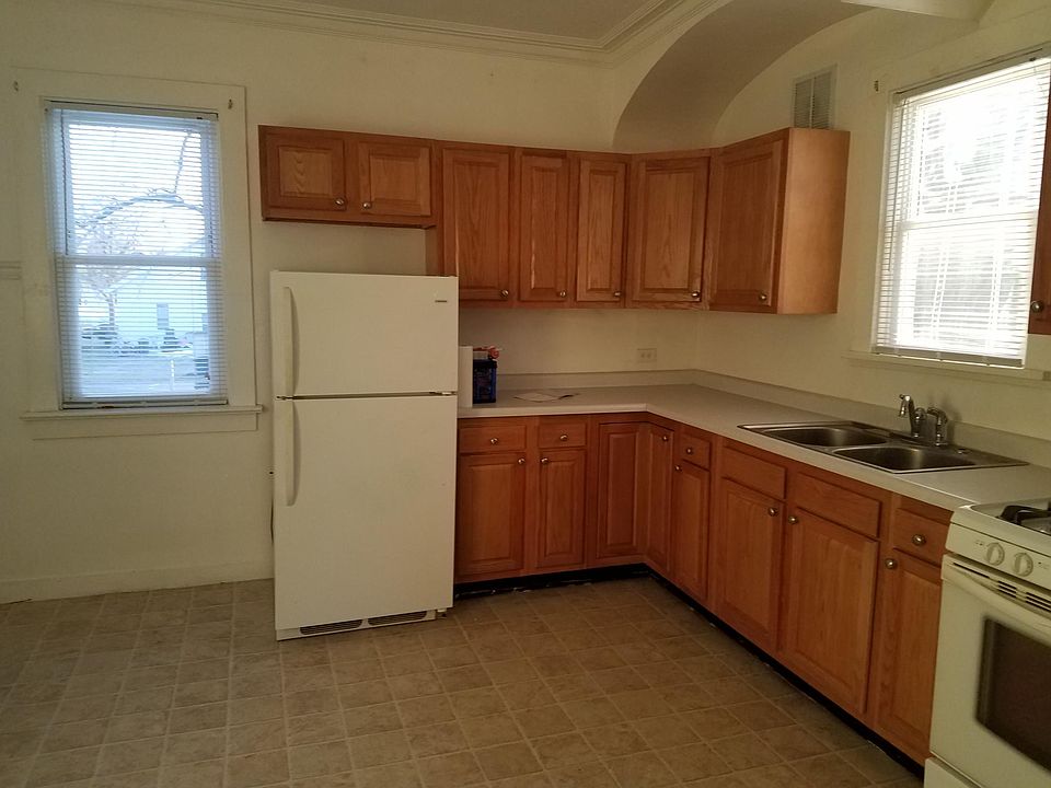 2nd image of 1104 E Glen Ave