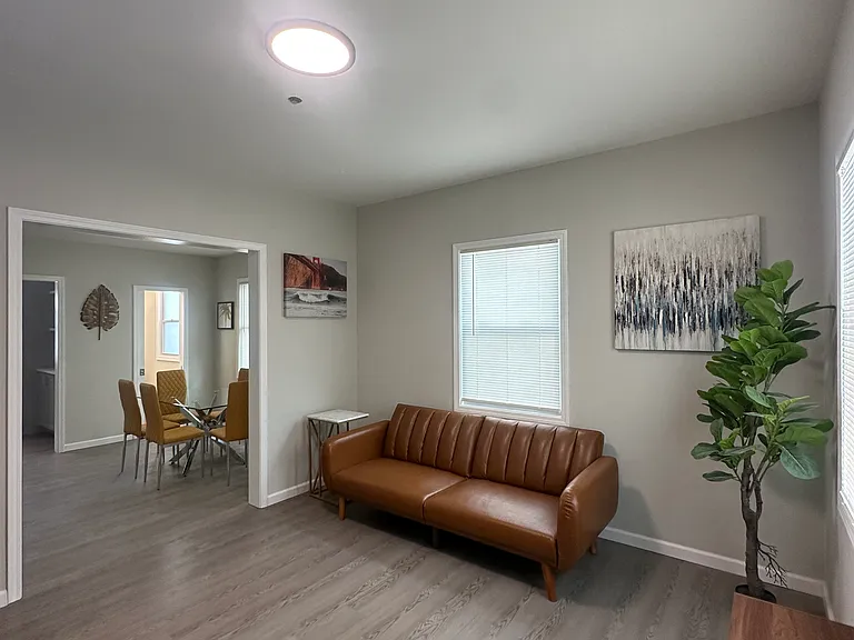 18 Congress Ave — Photo 3