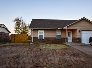 1015 W East Ave, Cache, OK 73527