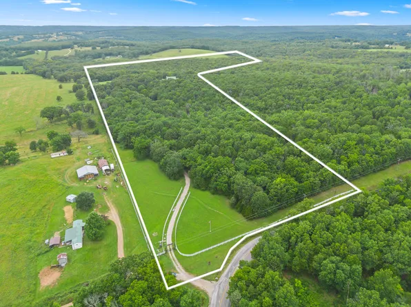 2115 Garrison Cutoff Road, Taneyville, MO 65759