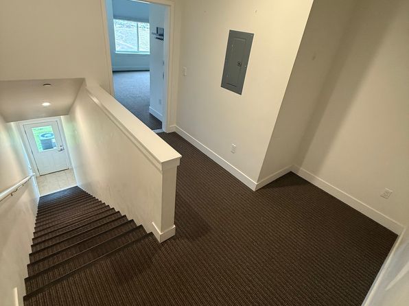 702 Chambers Ave #4B