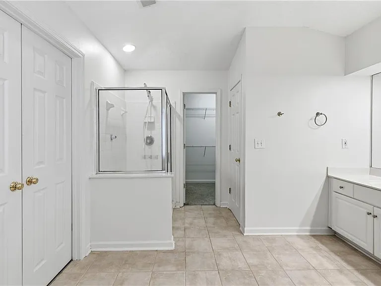 6430 Barwick Ln — Photo 27