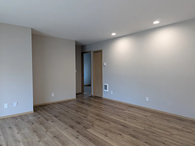 368 Snahapish Ave SE — Photo 2